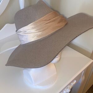 Elegant Gray Wide-Brim Hat with Cream Band
